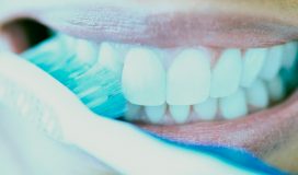 jak prawidłowo myć zęby?