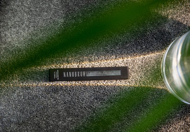 Fantastyczny marker do brwi -Nanobrow Microblading Pen